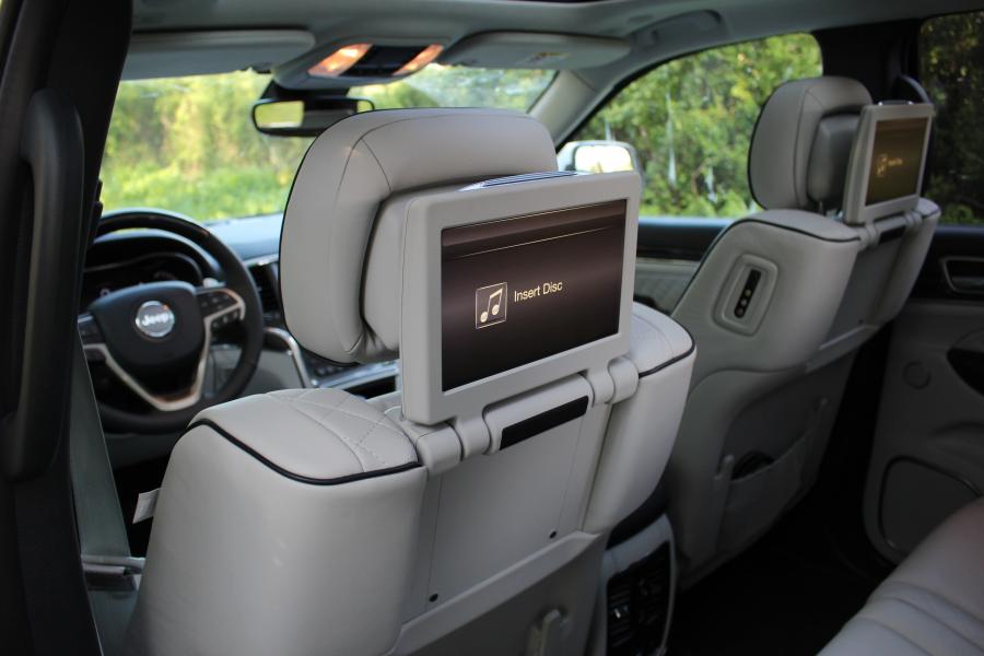 Детали интерьера Jeep Grand Cherokee Summit 2016 года  (WW) (фото 24 из 28)